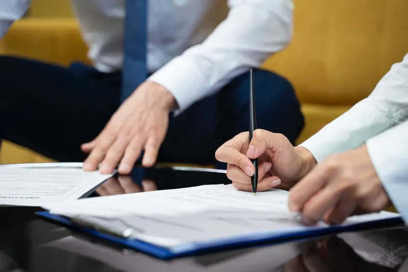 The easiest way to manage contracts