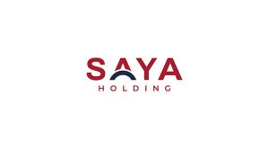 Referans saya holding paperwork
