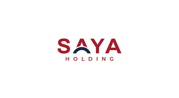 Referans saya holding paperwork